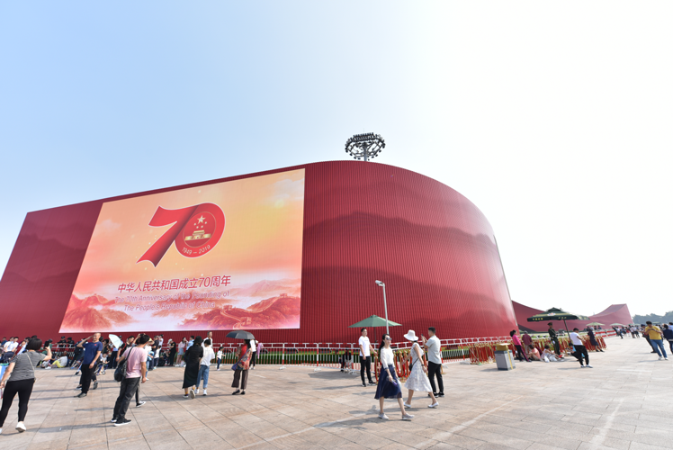 北京天安门广场国庆70周年&ldquo;红飘带&rdquo;